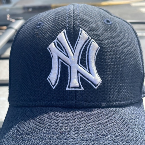 New York Yankees Official Batting Practice Cap - Picture 2 of 6